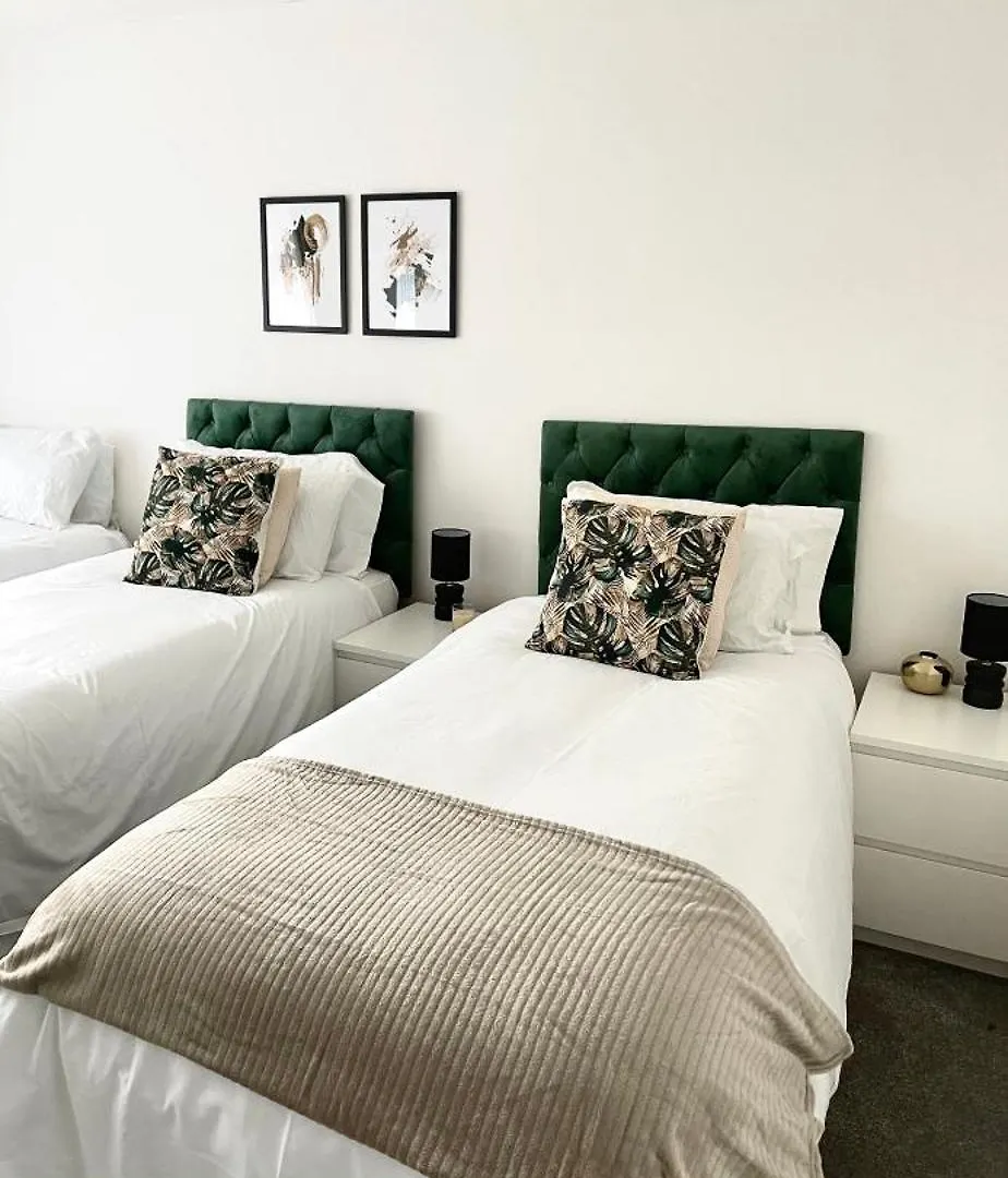 7 Beds - Spacious Apartment - Free Parking Cardiff