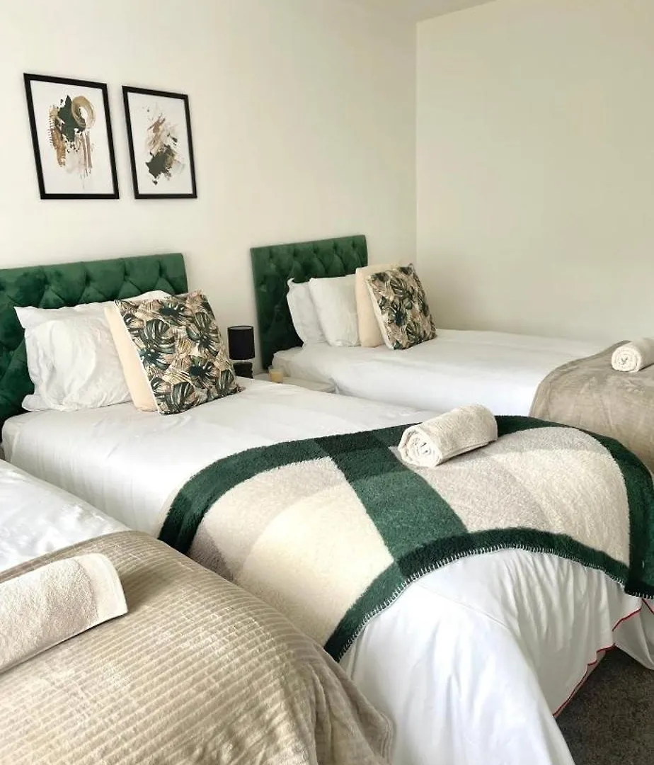 7 Beds - Spacious Apartment - Free Parking Cardiff