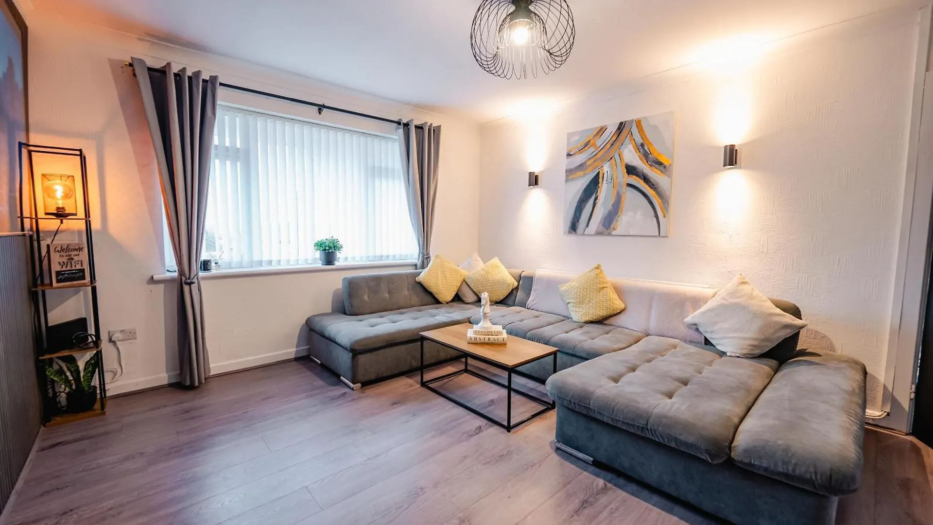 7 Beds - Spacious Apartment - Free Parking Cardiff United Kingdom