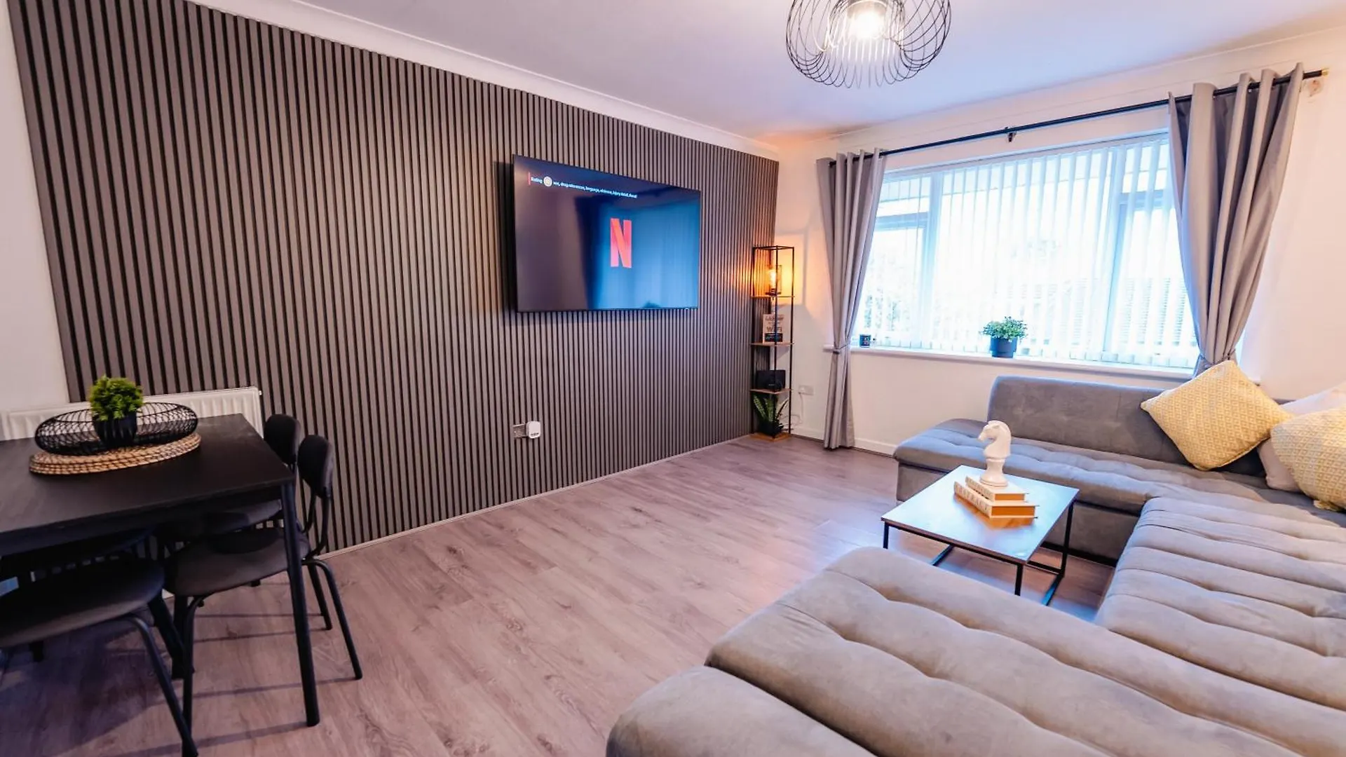 7 Beds - Spacious Apartment - Free Parking Cardiff