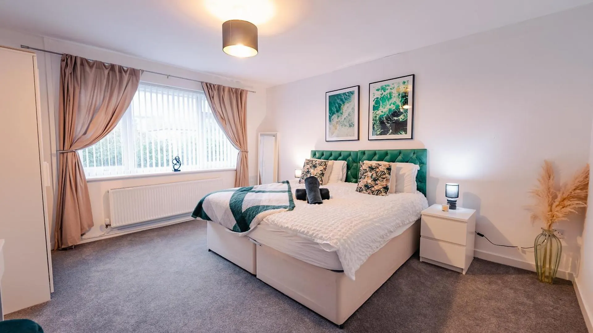7 Beds - Spacious Apartment - Free Parking Cardiff