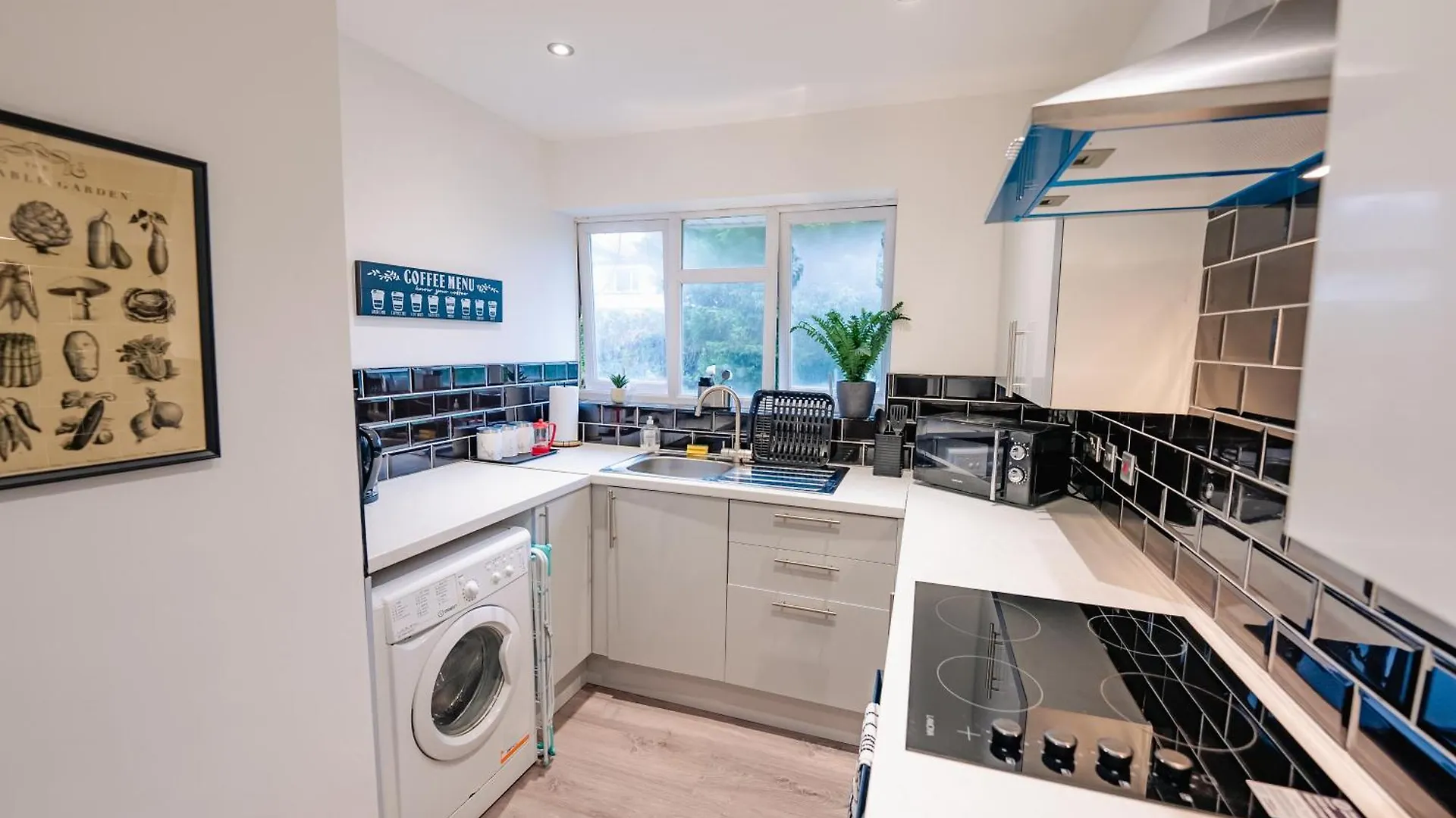 7 Beds - Spacious Apartment - Free Parking Cardiff 0*,