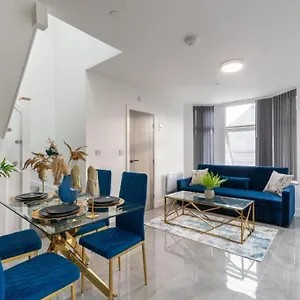 Apartment Modern Living - In, Cardiff